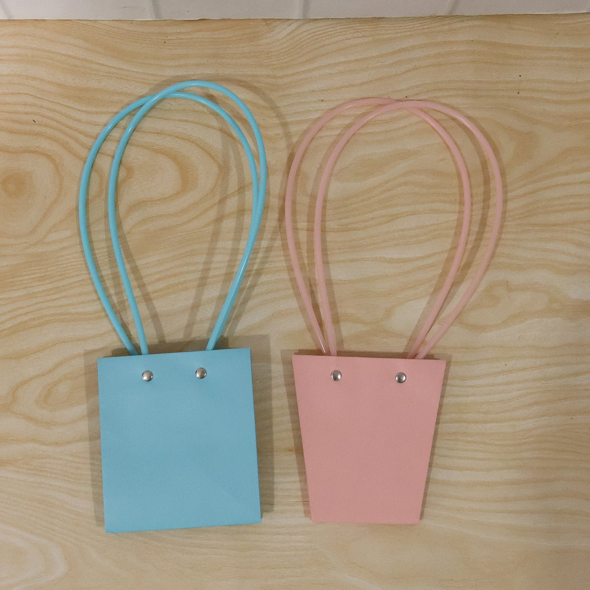 Stylish Foldable Flower Packaging Bag with Handle Waterproof Bouquet Gift Bag for Flowers Hampers and Gifting (1 Pc Mix Color and Size)