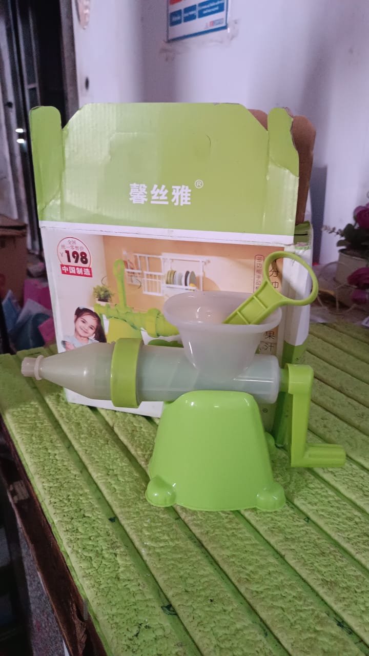 Multifunction Manual Fruit and Vegetable Juicer with Metal Handle, Non-Electric Plastic Juice Extractor for Orange, Sweet Lime, Watermelon, Tomato and Soft Fruits (1 Pc, Bowl Not Included)