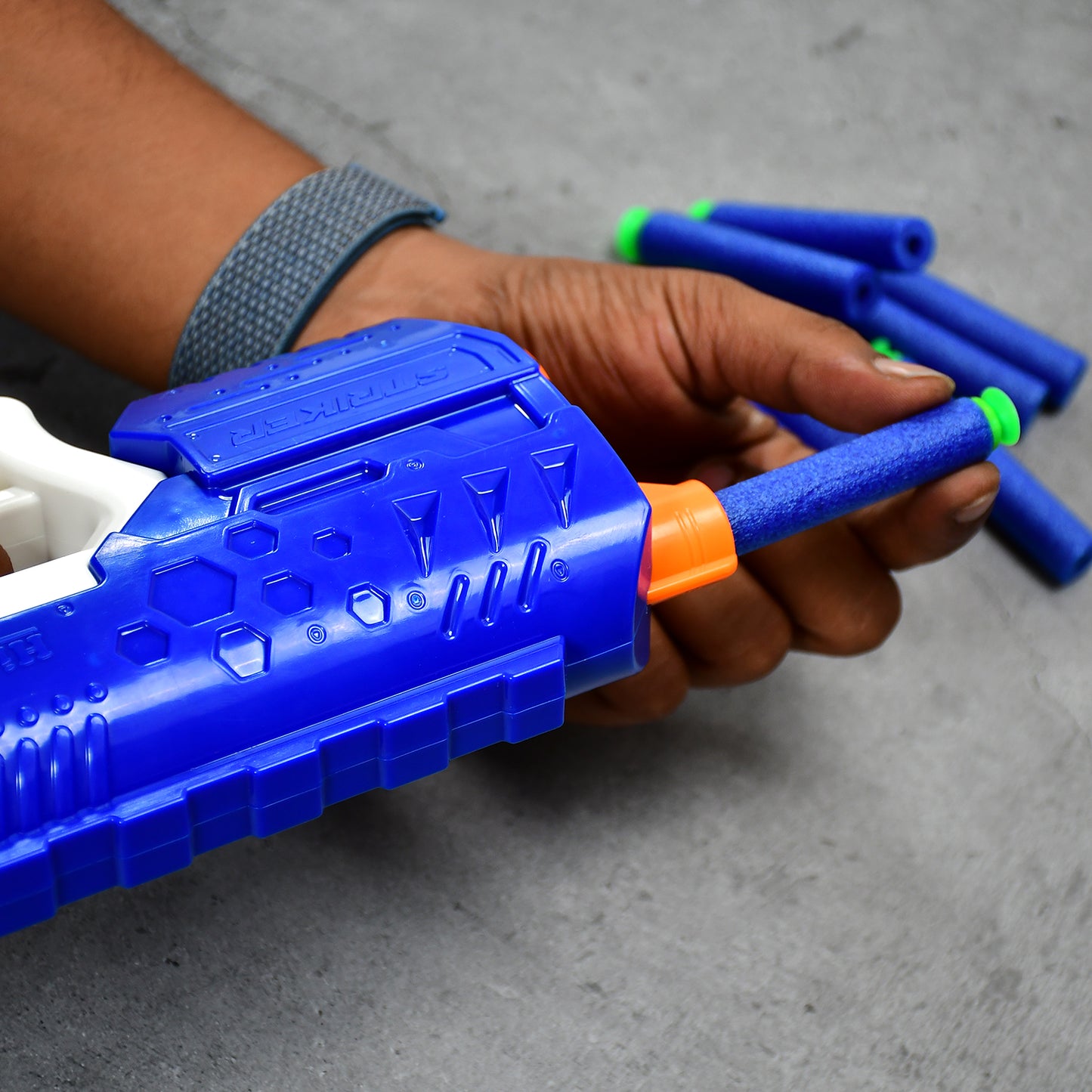 Hi-Arm Toy Gun with 10 Foam Suction Bullets – ABS Plastic Target Shooting Toy with Easy Pull-Back Action for Kids (Made in India)