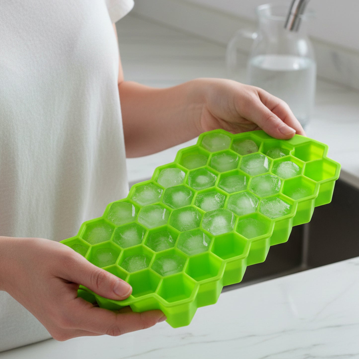 Premium Honeycomb Silicone Ice Cube Tray with Lid, Hexagon Ice Maker Mold for Freezer, Flexible Easy Release Ice Mold for Treats (1 Pc)