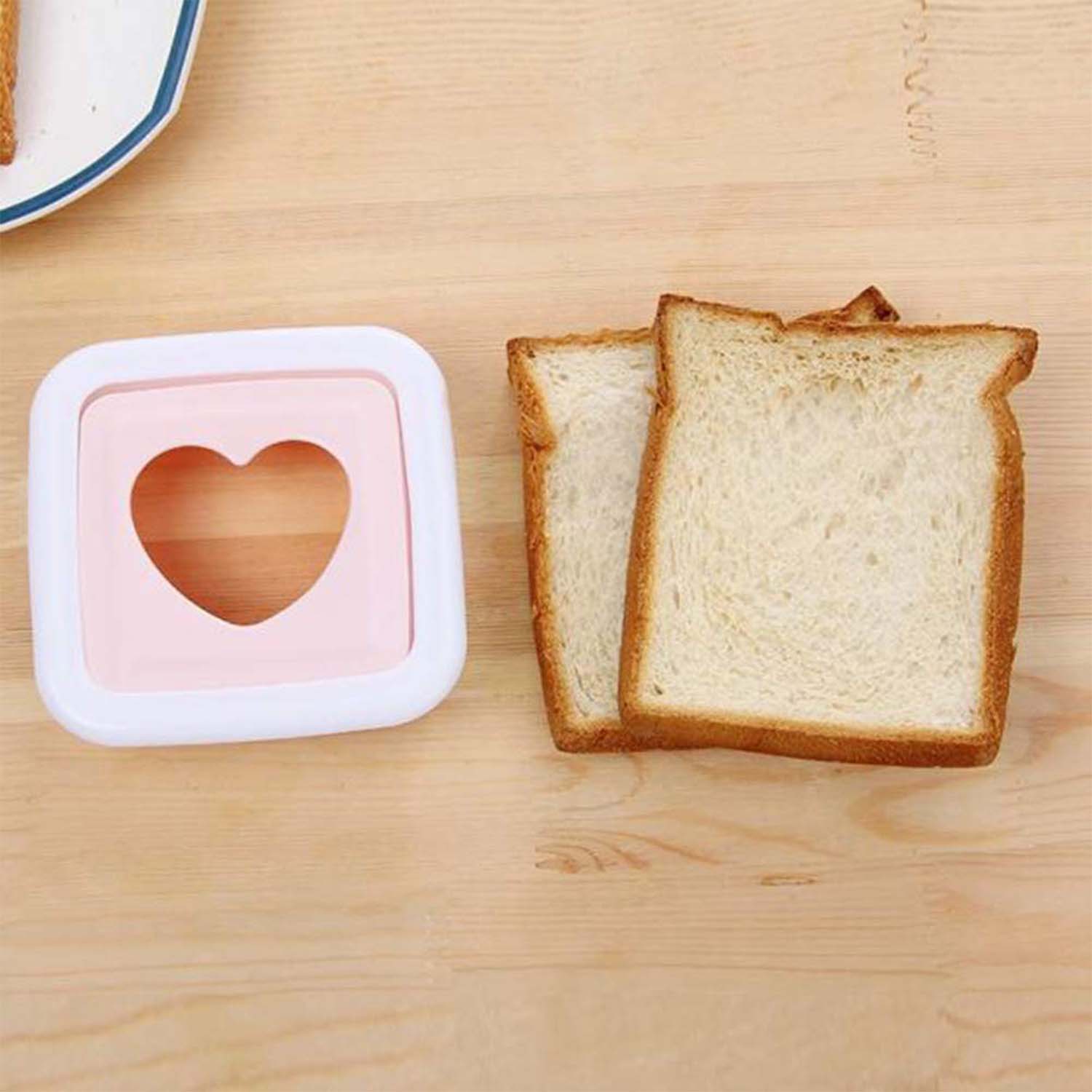 Heart Shape Sandwich Cutter and Bread Press – Cute DIY Sandwich Sealer and Crust Remover for Kids Lunch Boxes, Bento, Toast and Breakfast Snacks (1 Pc)