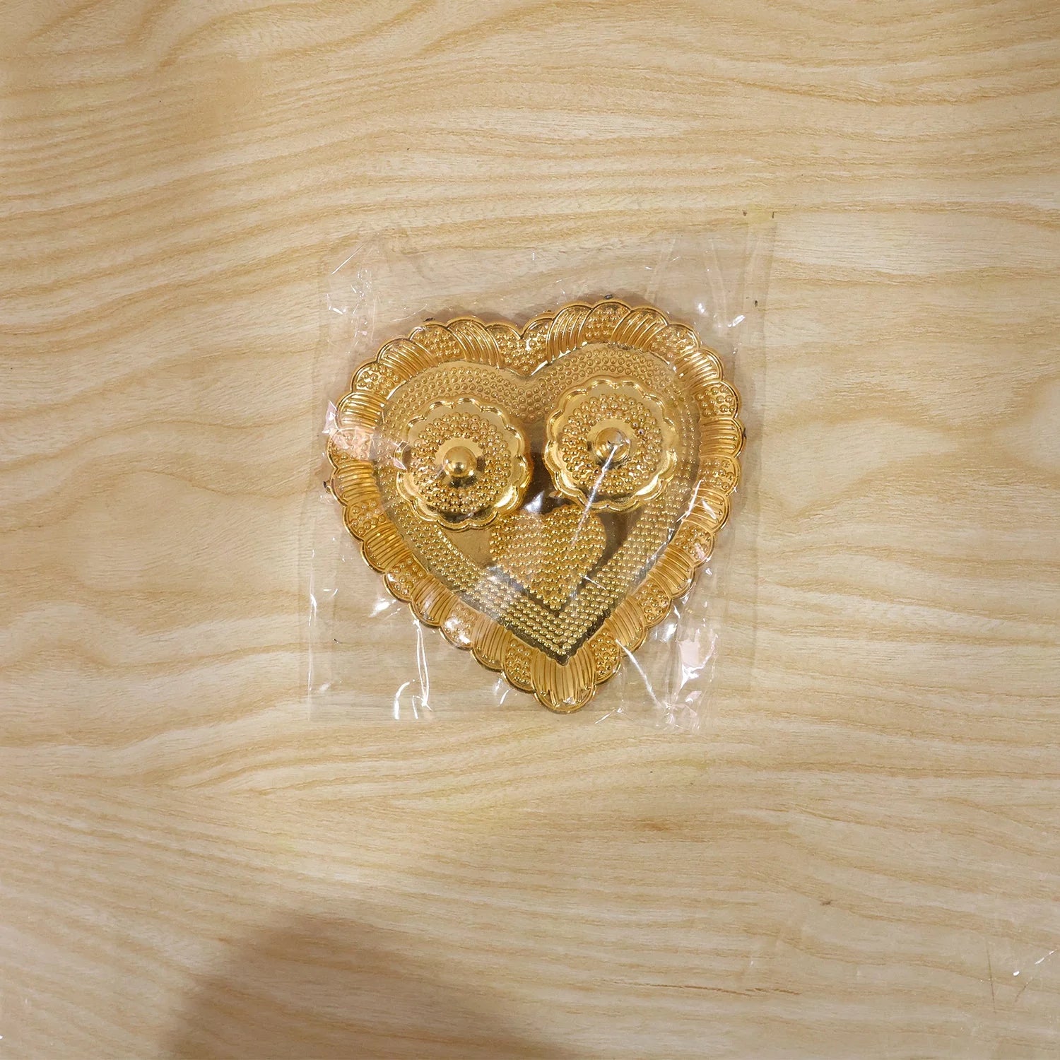 Heart Shaped Kankavati Kumkum Holder, Decorative Golden Roli Chawal Box with Lidded Containers for Puja, Tilak, Home Temple and Festive Rituals (1 Pc)