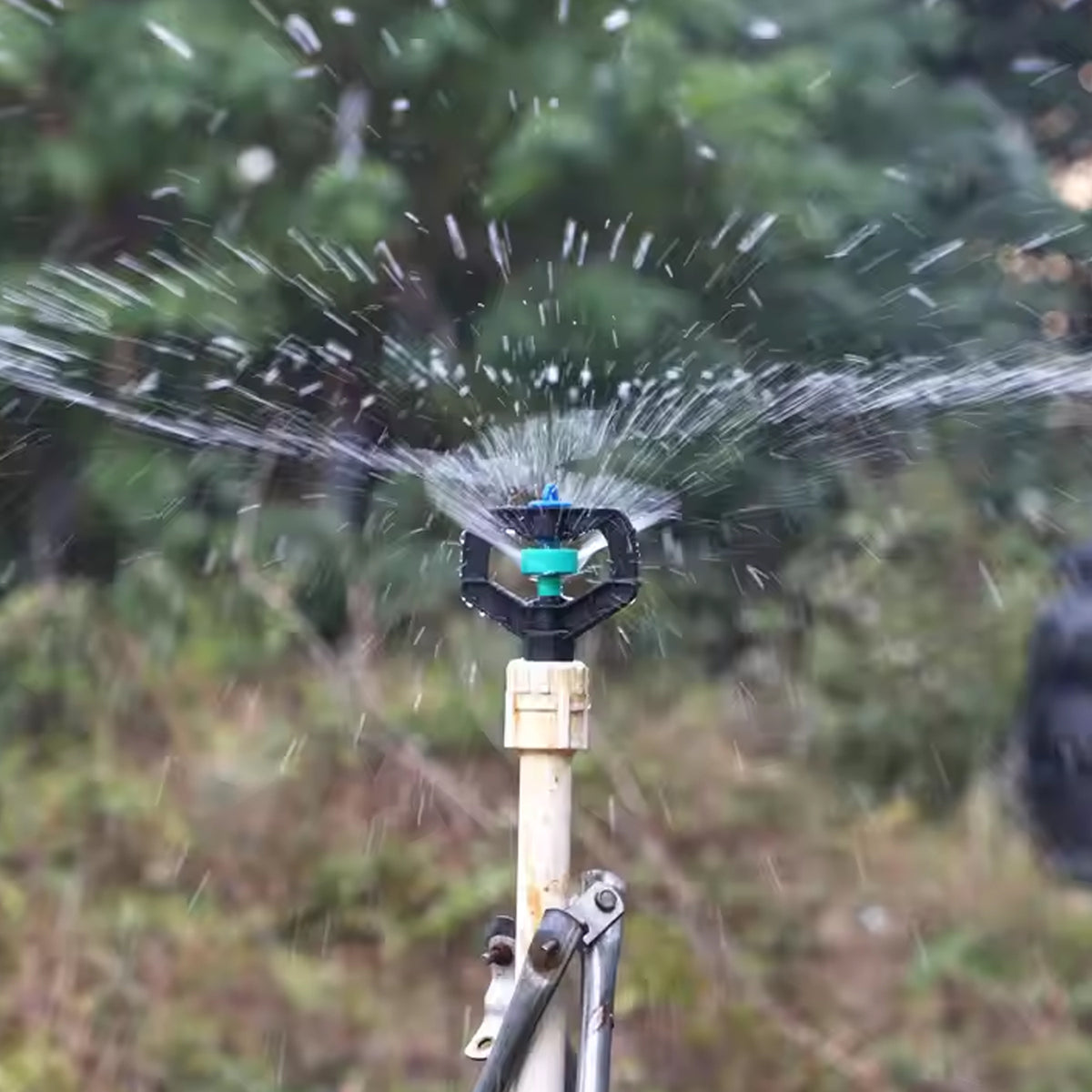Rotating Garden Irrigation Sprinkler Nozzle | Plastic Spinning Micro Spray Head for Lawn, Greenhouse, Plants and Vegetable Gardens