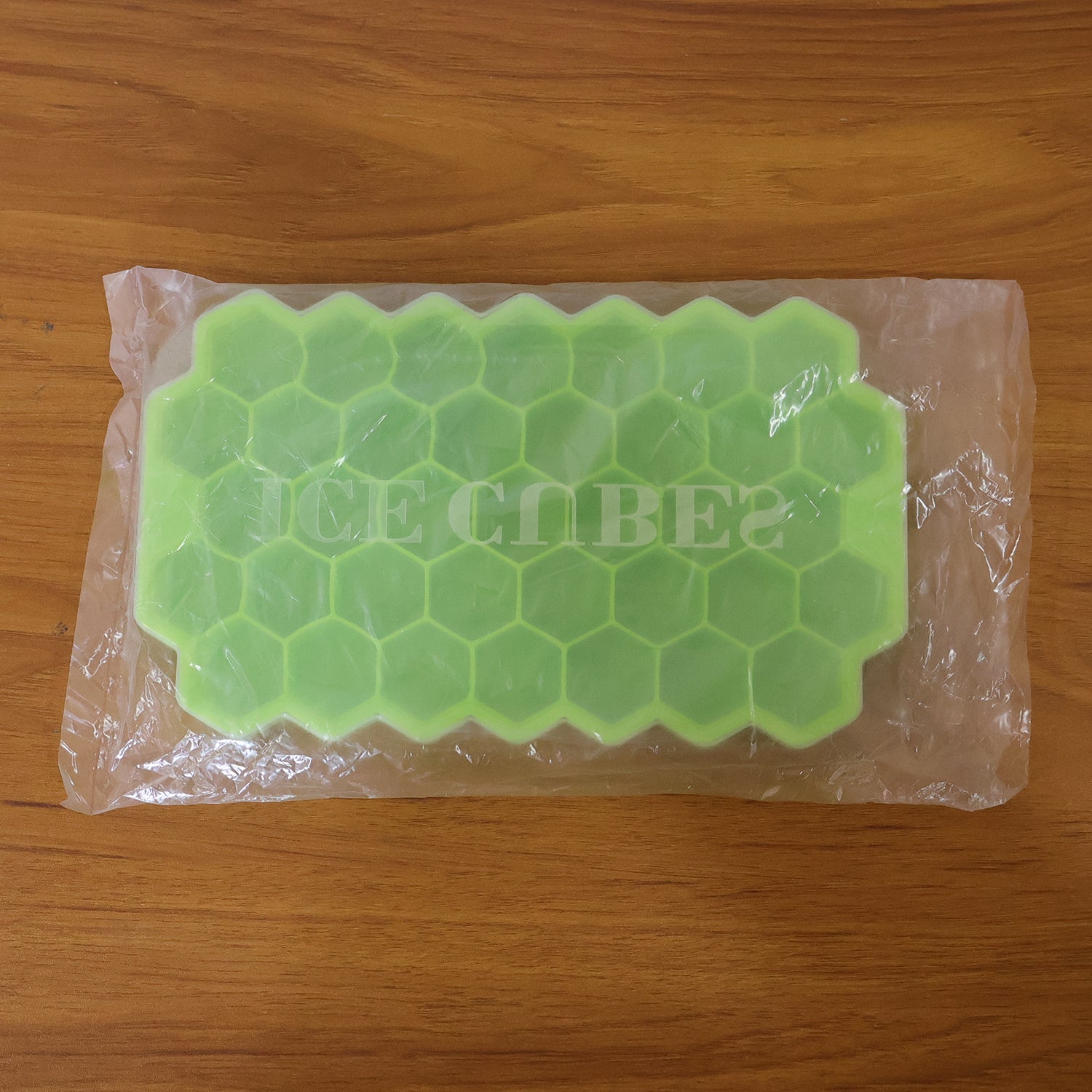 Premium Honeycomb Silicone Ice Cube Tray with Lid, Hexagon Ice Maker Mold for Freezer, Flexible Easy Release Ice Mold for Treats (1 Pc)