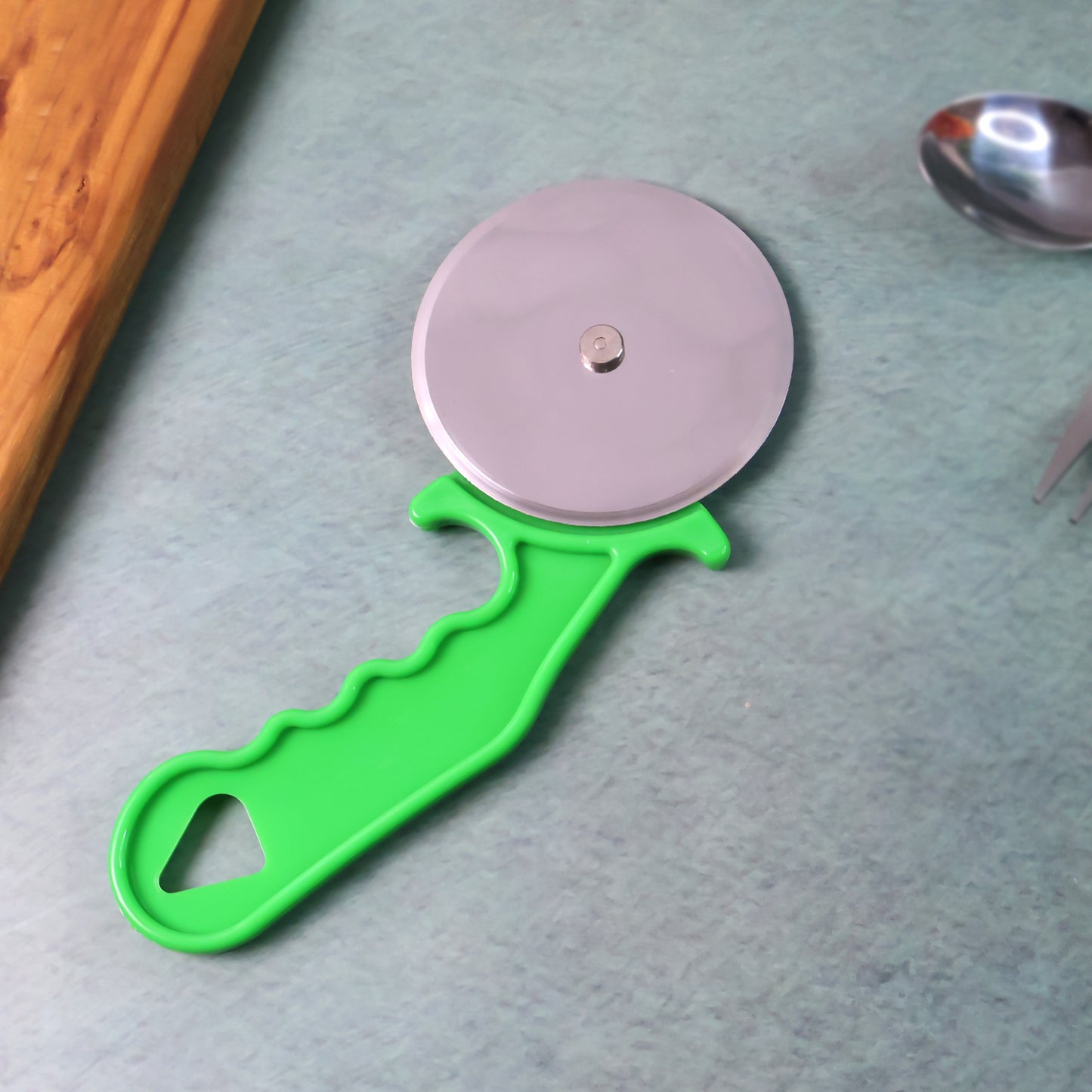 Stainless Steel Pizza Cutter Wheel with Ergonomic Handle – Lightweight Pizza, Sandwich and Pastry Slicer (Random Color | 1 Pc)