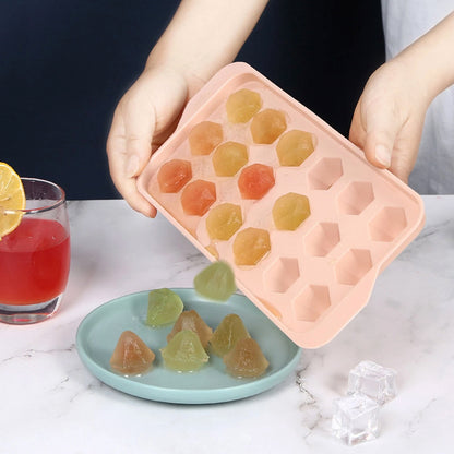Durable Plastic Ice Cube Tray with 18 Diamond Shaped Cavities, Easy Release Freezer Mold for Ice, Chocolate, Jelly, Frozen Treats and Beverages (1 Pc)