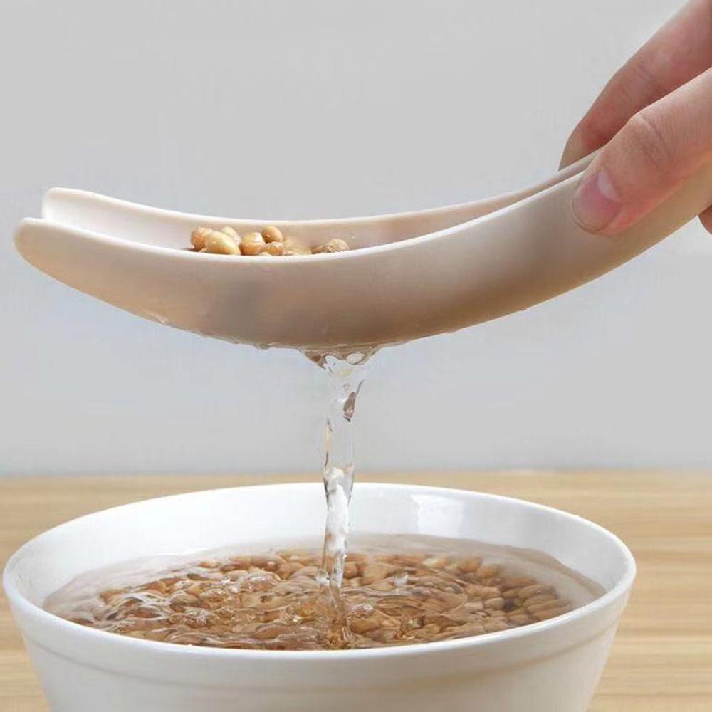 Rice Sieve Washer and Rice Strainer Spoon, PP Plastic Rice Washing Scoop with Drainage Slots for Washing Rice, Soybeans and Beans (1 Pc)