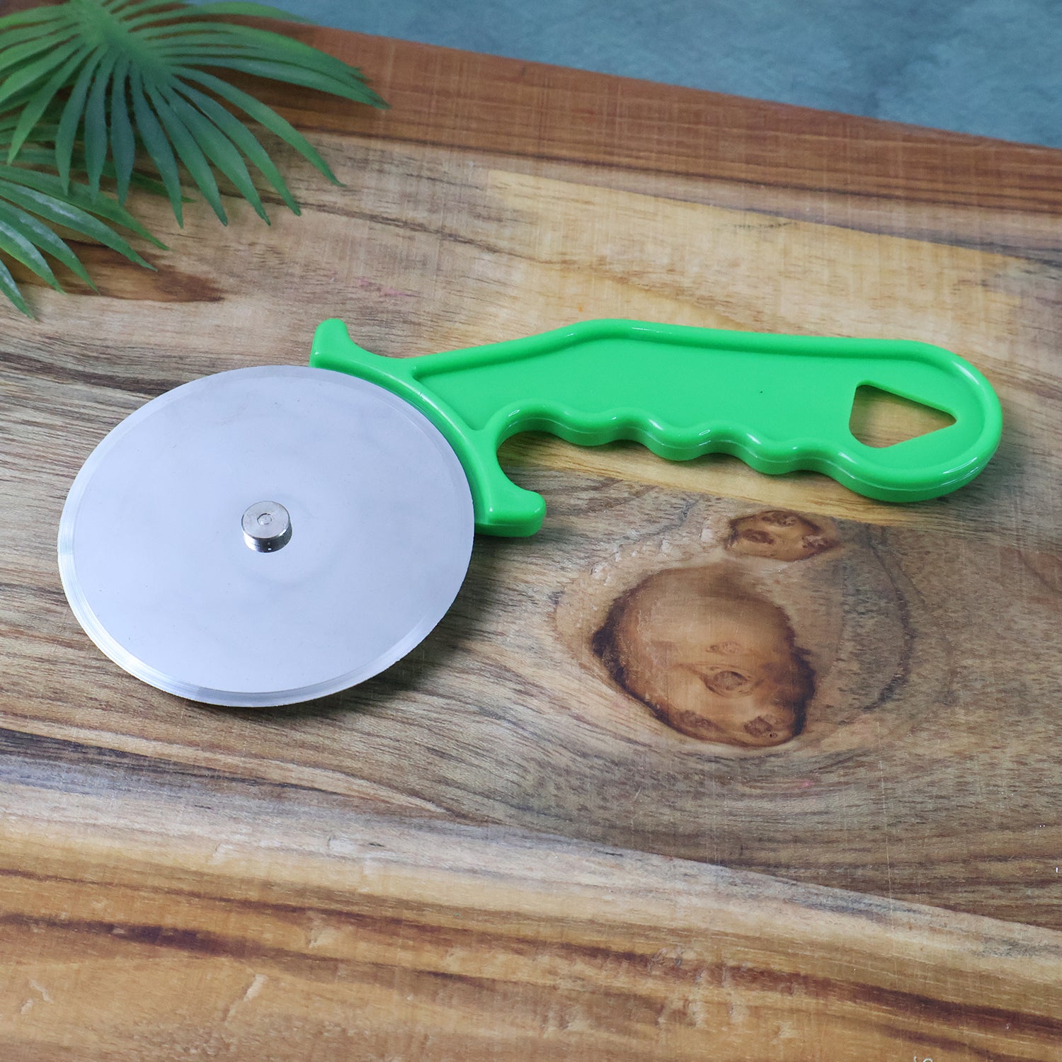 Stainless Steel Pizza Cutter Wheel with Ergonomic Handle – Lightweight Pizza, Sandwich and Pastry Slicer (Random Color | 1 Pc)