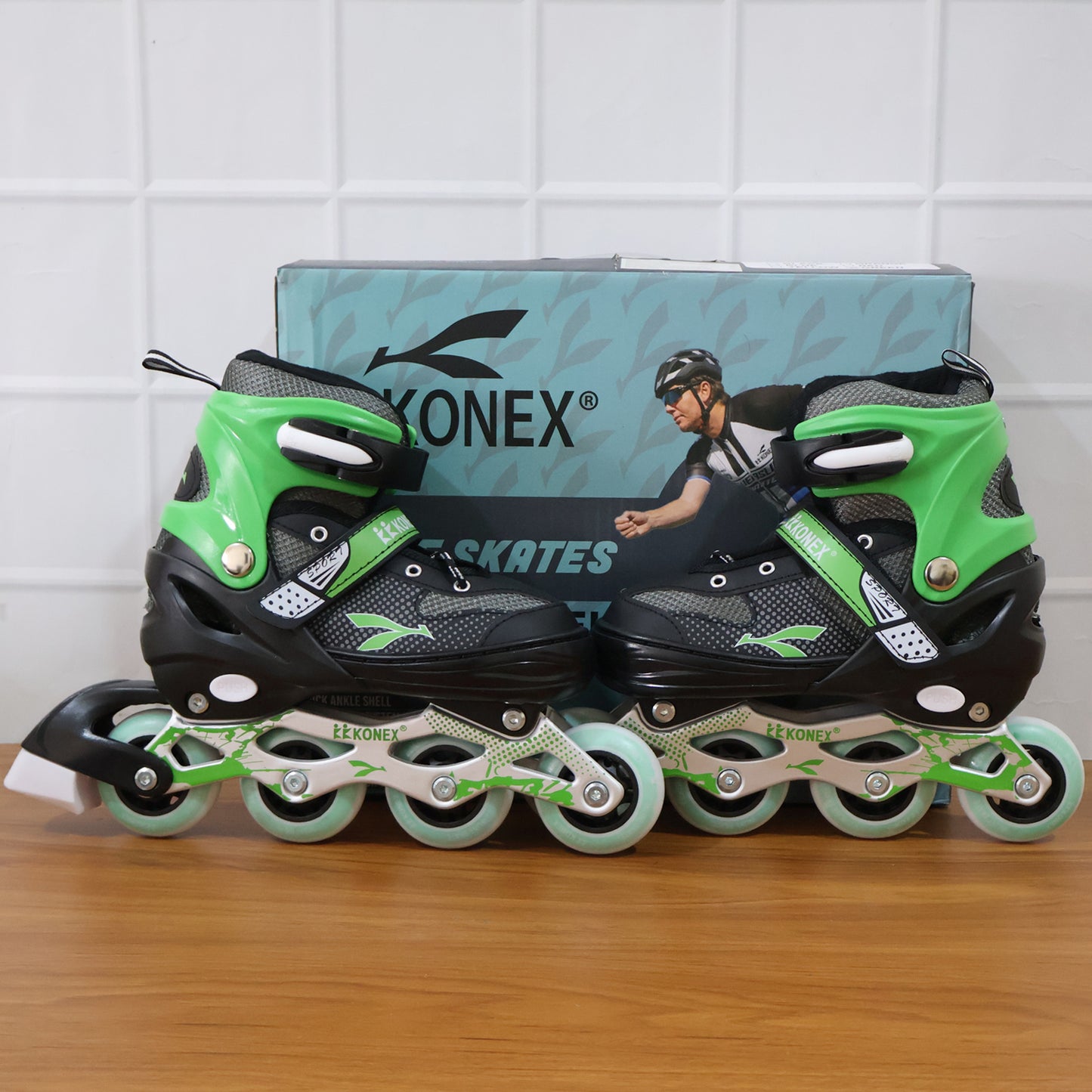 Professional Adjustable Inline Skates for Kids and Adults High Speed Roller Skating Shoes with Safety Straps PU Wheels and Aluminum Frame for Outdoor Sports Fitness and Recreation (Large Size)