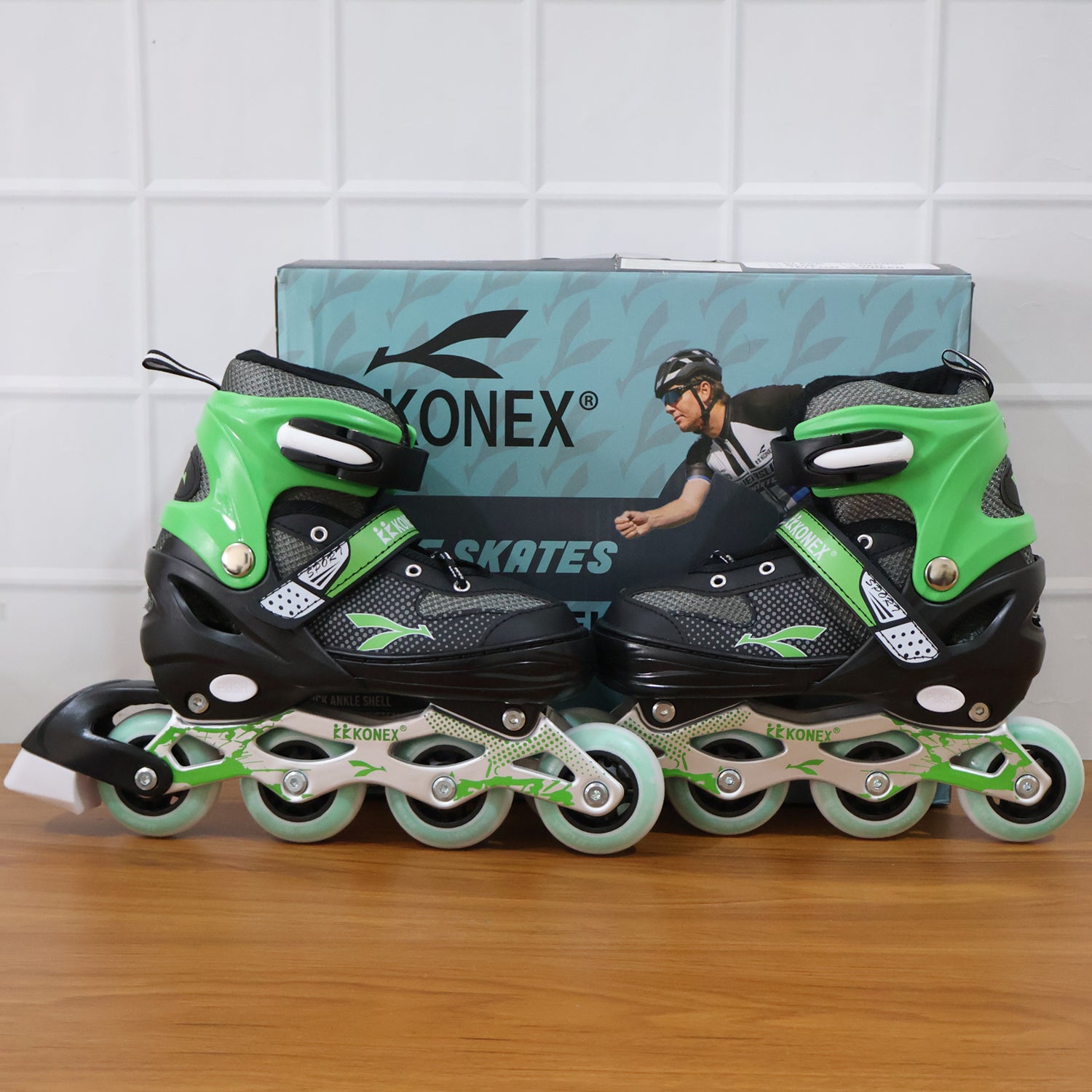 Professional Adjustable Inline Skates for Kids and Adults High Speed Roller Skating Shoes with Safety Straps PU Wheels and Aluminum Frame for Outdoor Sports Fitness and Recreation (Large Size)