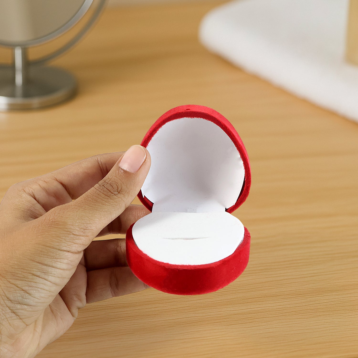 Premium Heart-Shaped Velvet Jewellery Ring Box – Elegant Proposal & Gift Presentation Case (1 Pc)