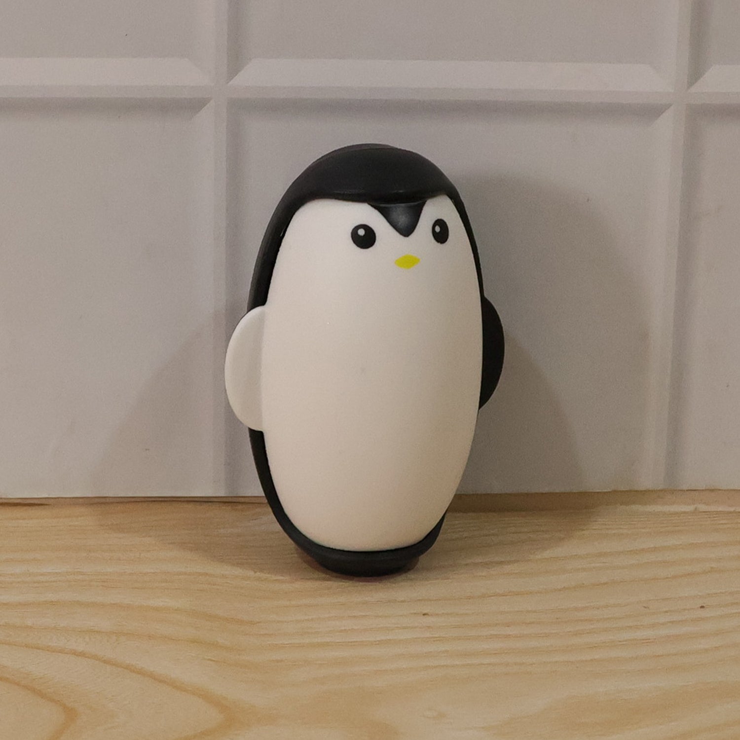Cute Penguin Reusable Lint Roller 1 Pc Ideal For Clothes Furniture