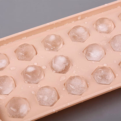 Durable Plastic Ice Cube Tray with 18 Diamond Shaped Cavities, Easy Release Freezer Mold for Ice, Chocolate, Jelly, Frozen Treats and Beverages (1 Pc)