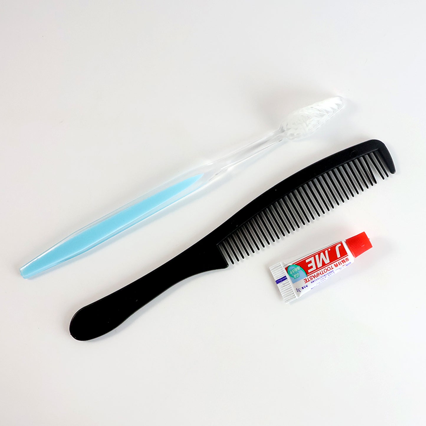 3-in-1 Travel Personal Hygiene Kit – Toothbrush, Toothpaste and Comb Set for Convenient Hygiene on the Go