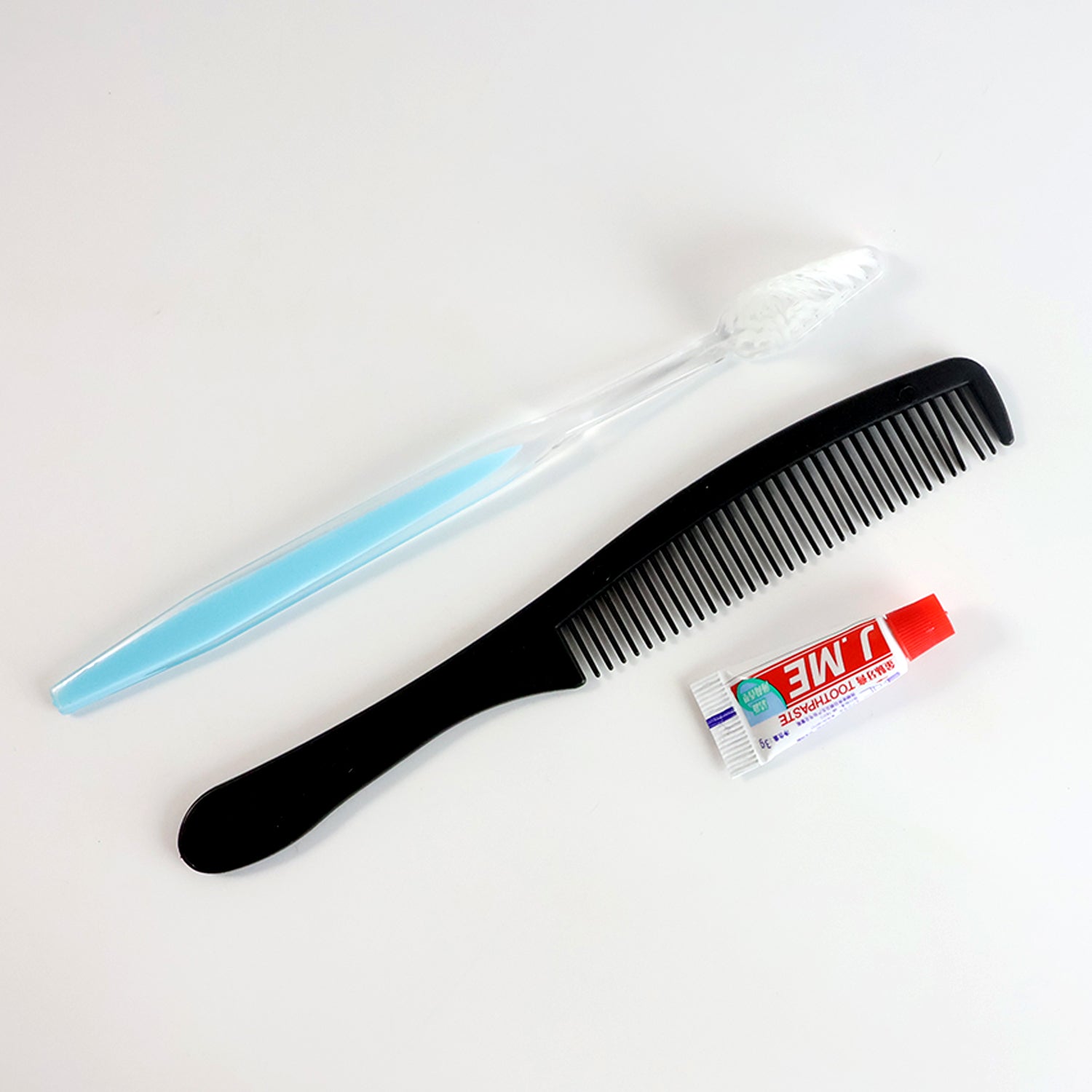 3-in-1 Travel Personal Hygiene Kit – Toothbrush, Toothpaste and Comb Set for Convenient Hygiene on the Go