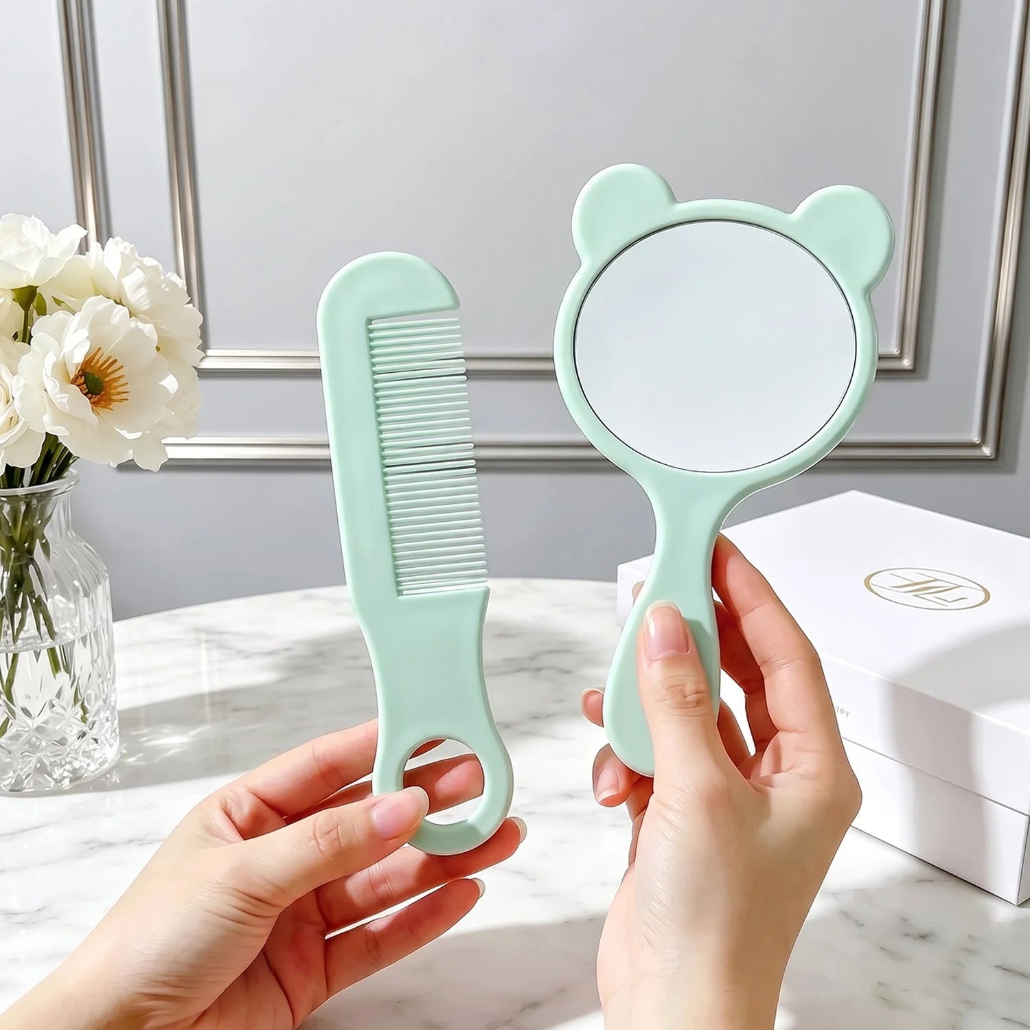 2 in 1 Comb and Mirror Grooming Kit Cute Handheld Vanity Mirror with Hair Comb Set for Girls Women and Travel (1 Set)
