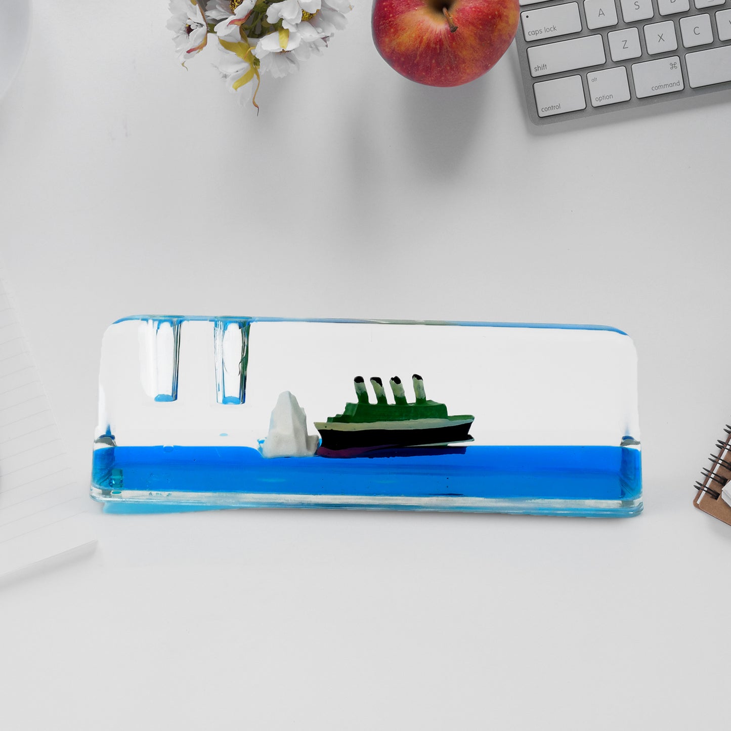 Floating Liquid Motion Cruise Ship Dashboard Ornament Unsinkable Titanic Iceberg Acrylic Paperweight for Car Interior Home Office Desk Decoration