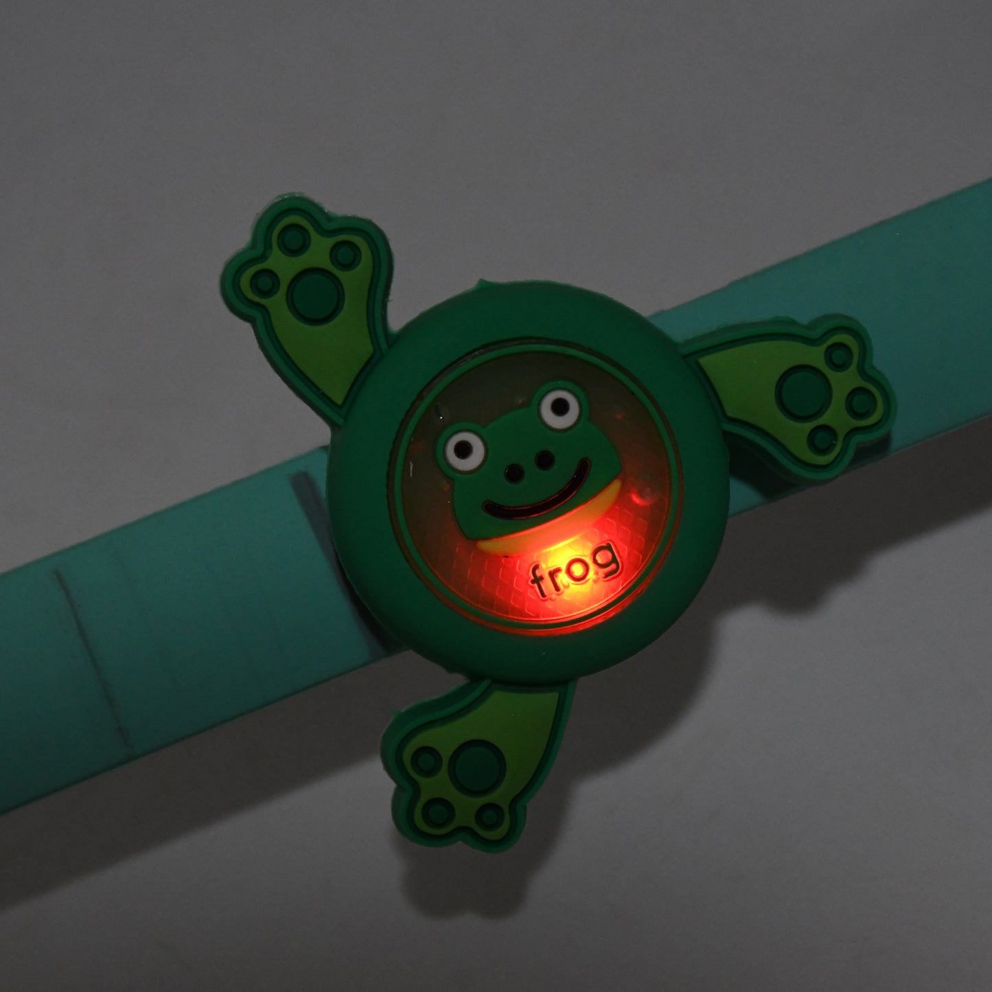 LED Light Kids Spinning Slap Band Toy Cartoon Bracelet Wrist Band Light Up Toy for Boys and Girls Birthday Return Gift 1 Piece