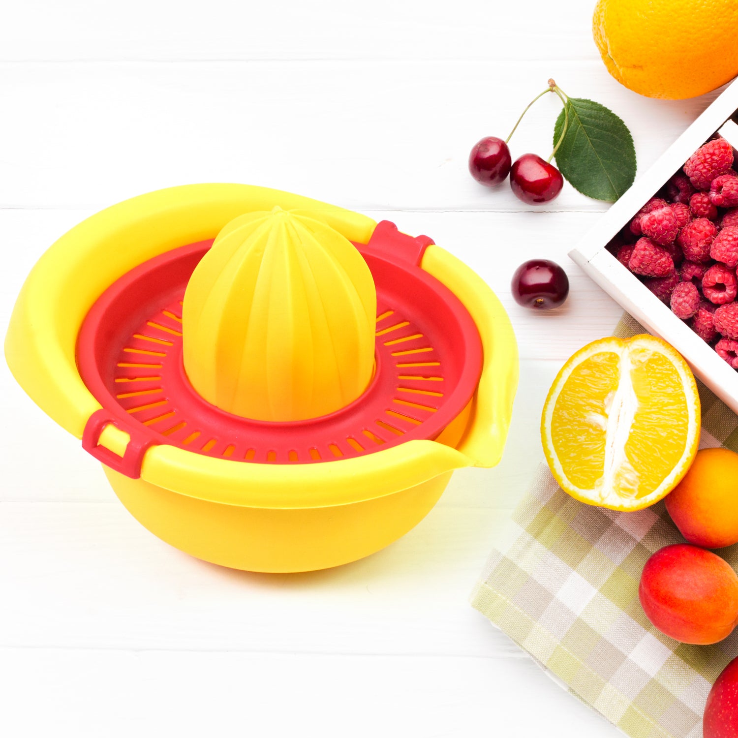 Manual Orange Juicer Hand Press 300 ML Food Grade ABS Citrus Juicer with Strainer and Juice Cup for Orange Lemon and Mosambi Pack of 1
